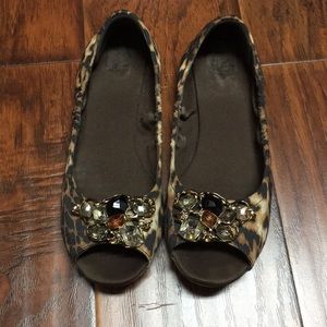 Beautiful peep-toe flats!